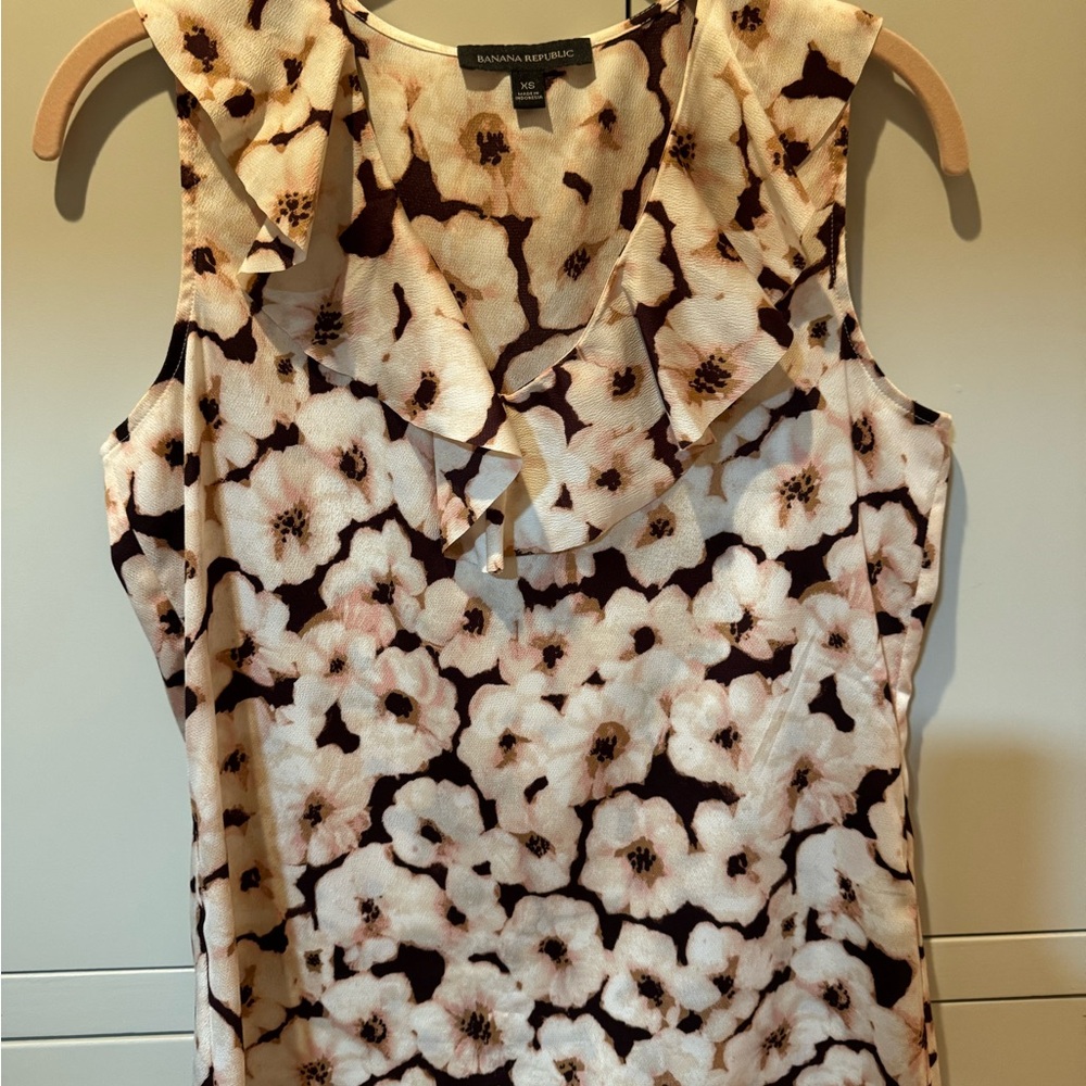 Banana Republic Brown and White Ruffled Sleeveless Blouse